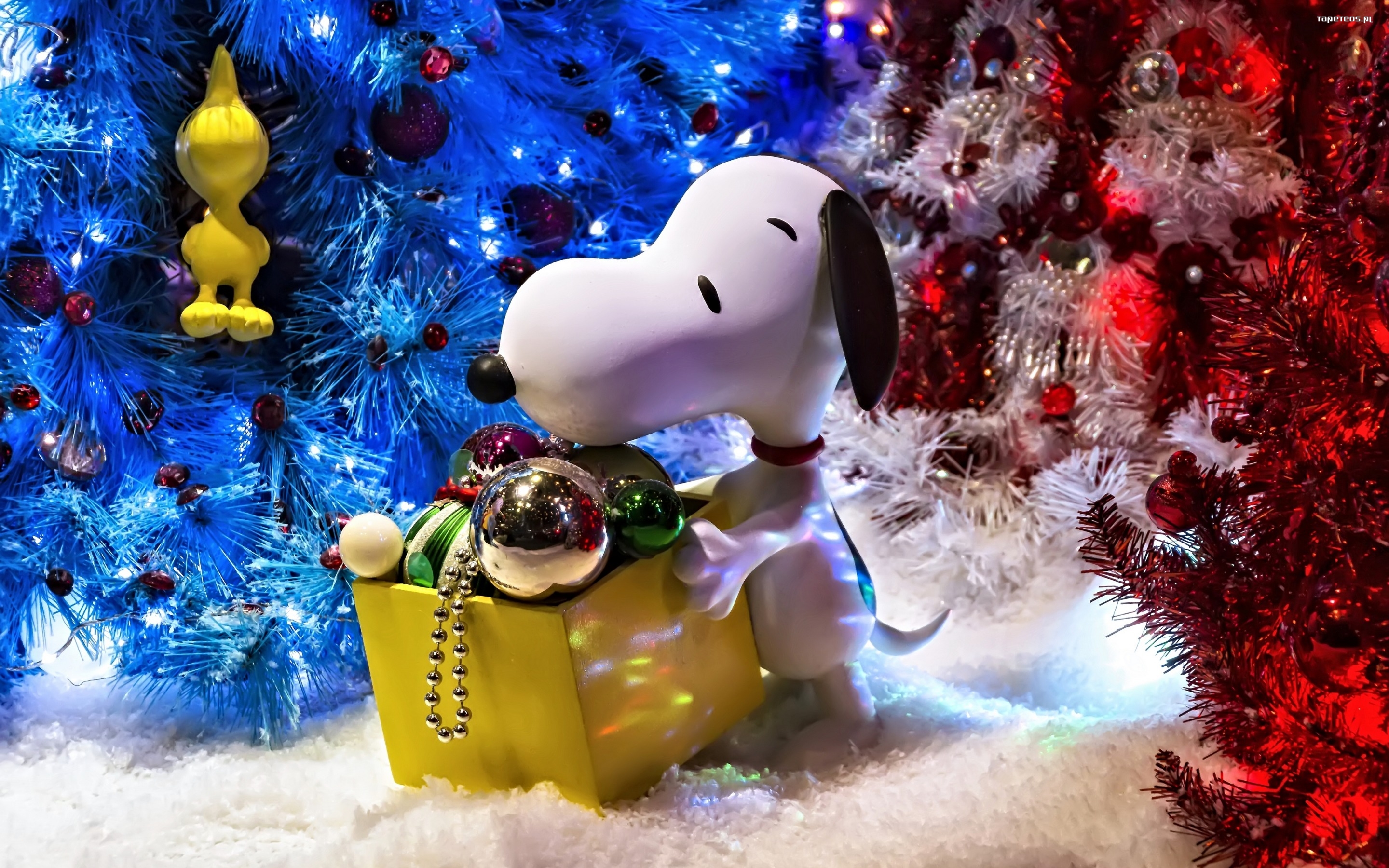 Swieta, Boze Narodzenie, Christmas 2880x1800 052 Piesek Snoopy, Choinka, Bombki, Ozdoby