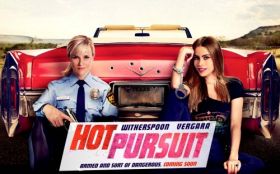 Goracy poscig (2015) Hot Pursuit 001 Reese Witherspoon jako Cooper, Sofia Vergara jako Daniella Riva, Samochod
