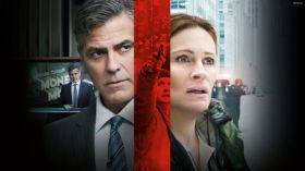 Zakladnik z Wall Street (2016) Money Monster 001 George Clooney jako Lee Gates, Julia Roberts jako Patty Fenn