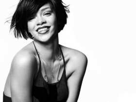 Rihanna 51