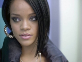 Rihanna 70