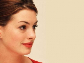 Anne Hathaway 24