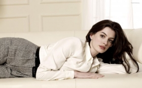 Anne Hathaway 45