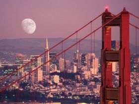Moon over San Francisco - 1600x1200 - ID 11429 - PREMIUM