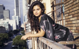 Selena Gomez 136 Balkon