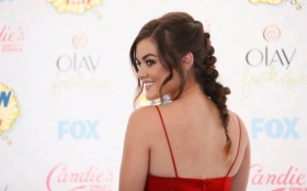 Lucy Hale 049