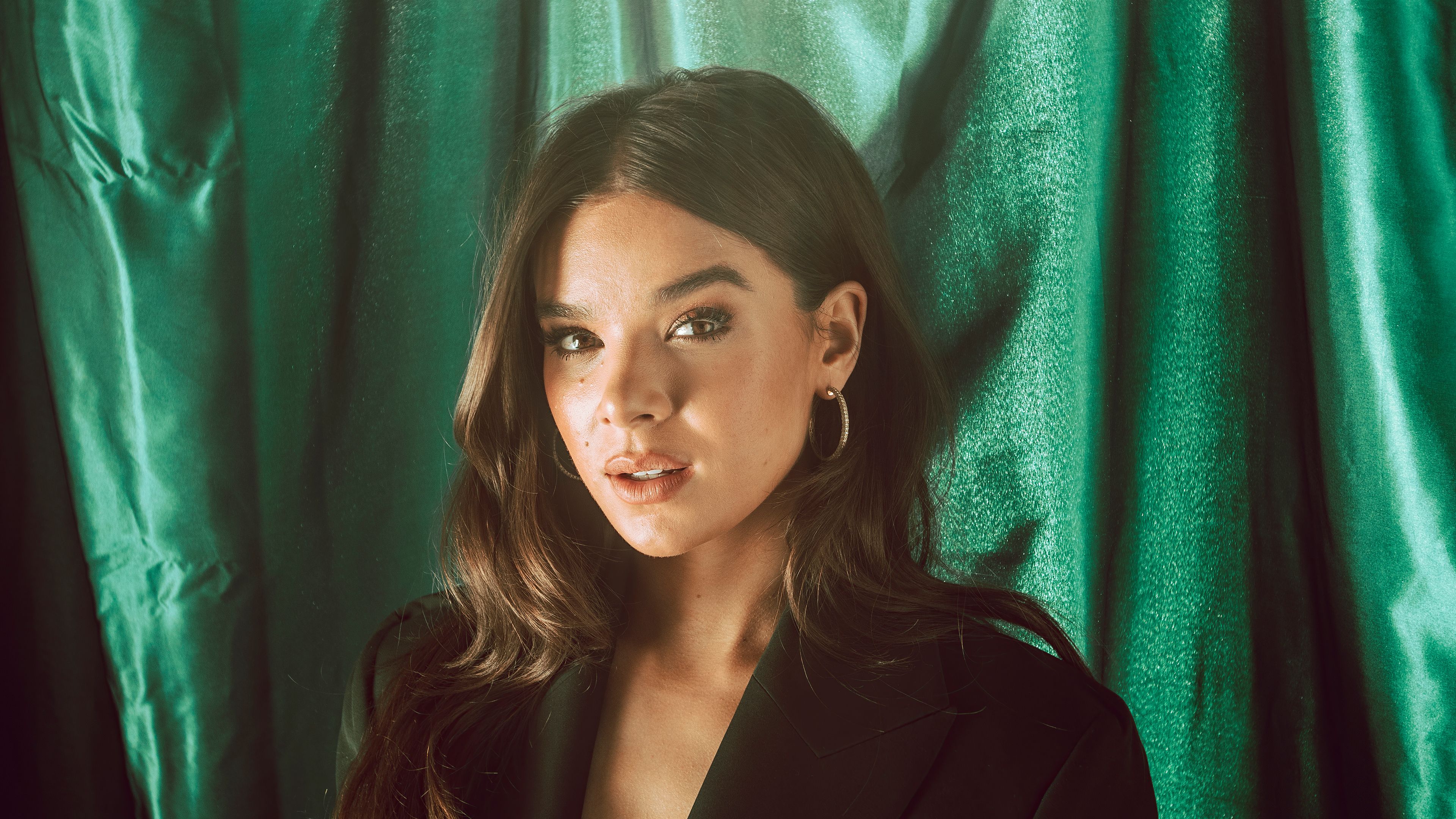 Hailee Steinfeld 098 2021