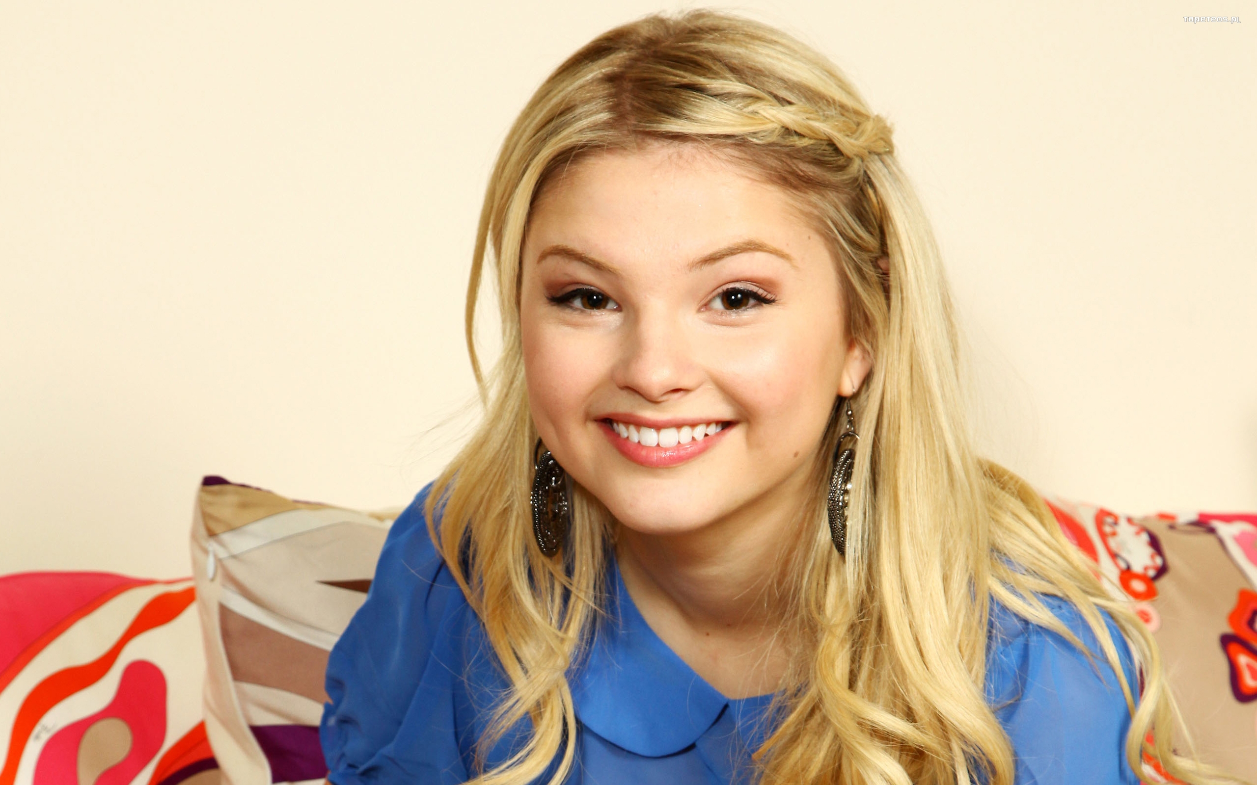Stefanie Scott 002