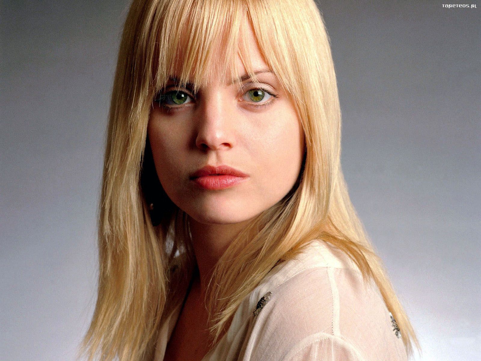 Mena Suvari 20