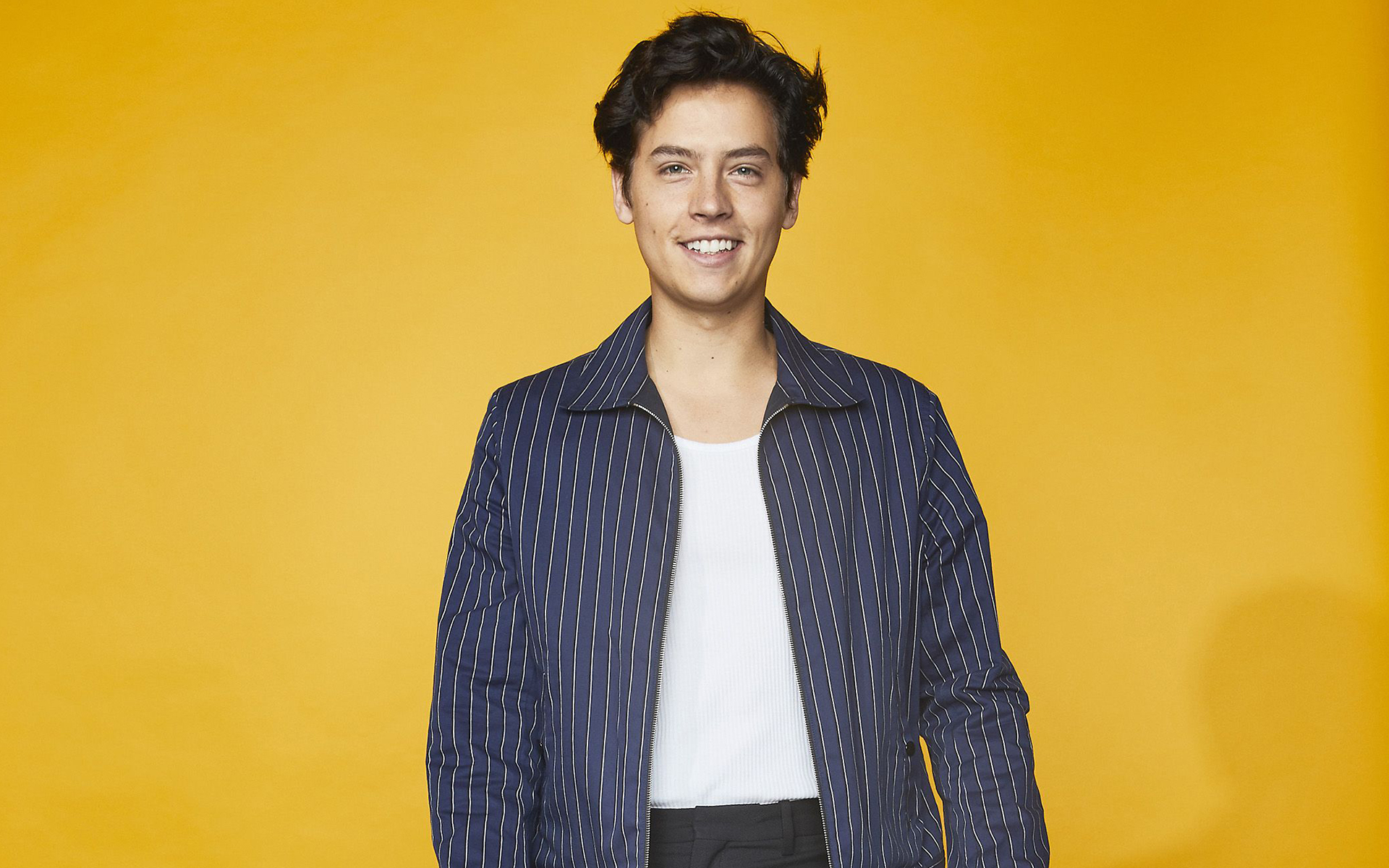 Cole sprouse. Коул Спроус. Коул Спроус 2022. Коул Спроус Ривердейл. Коул Спроус 2022 толстый.