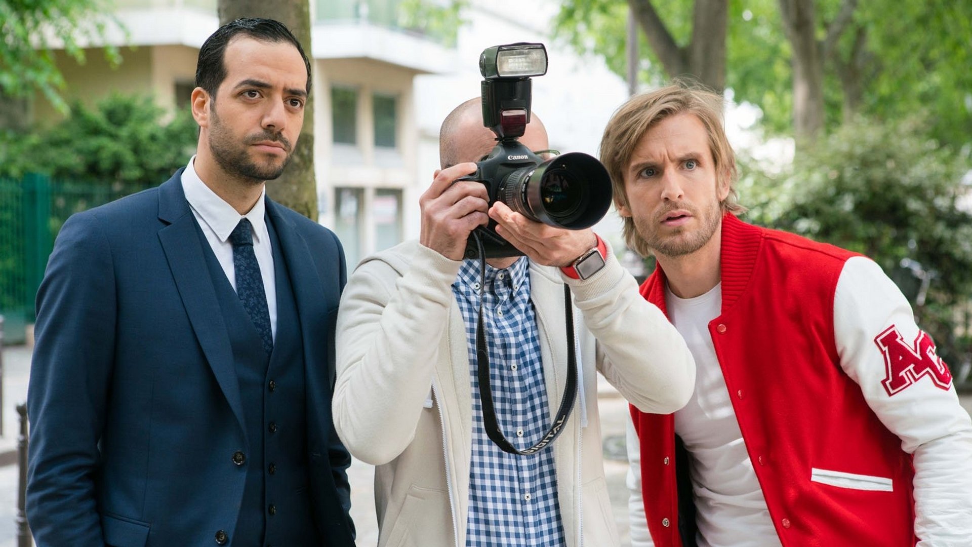 Alibi.com (2017) 004 Tarek Boudali jako Mehdi, Julien Arruti jako Augustin, Philippe Lacheau jako Gregory Van Huffel