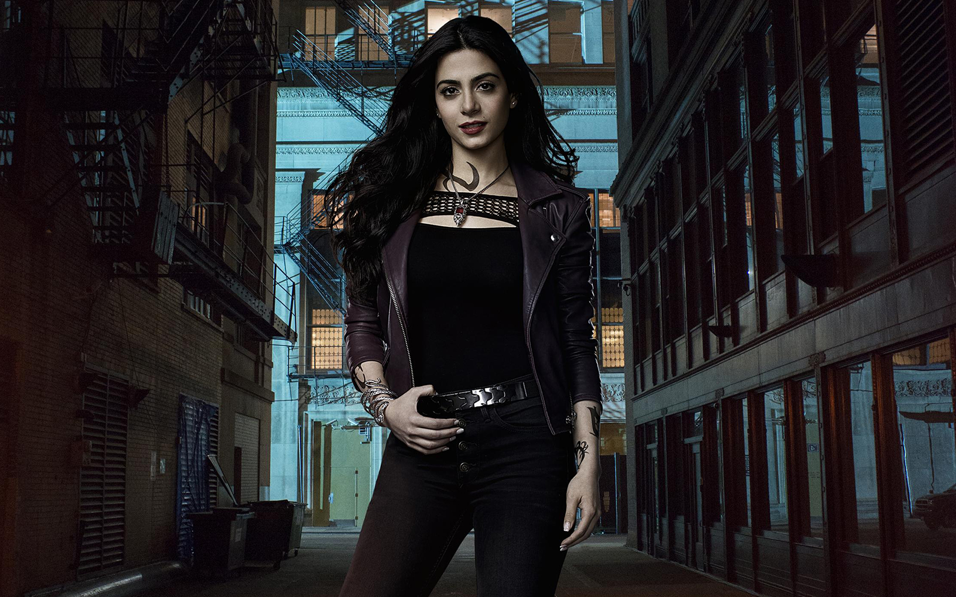 Shadowhunters (2016) TV 021 Emeraude Toubia jako Isabelle Lightwood