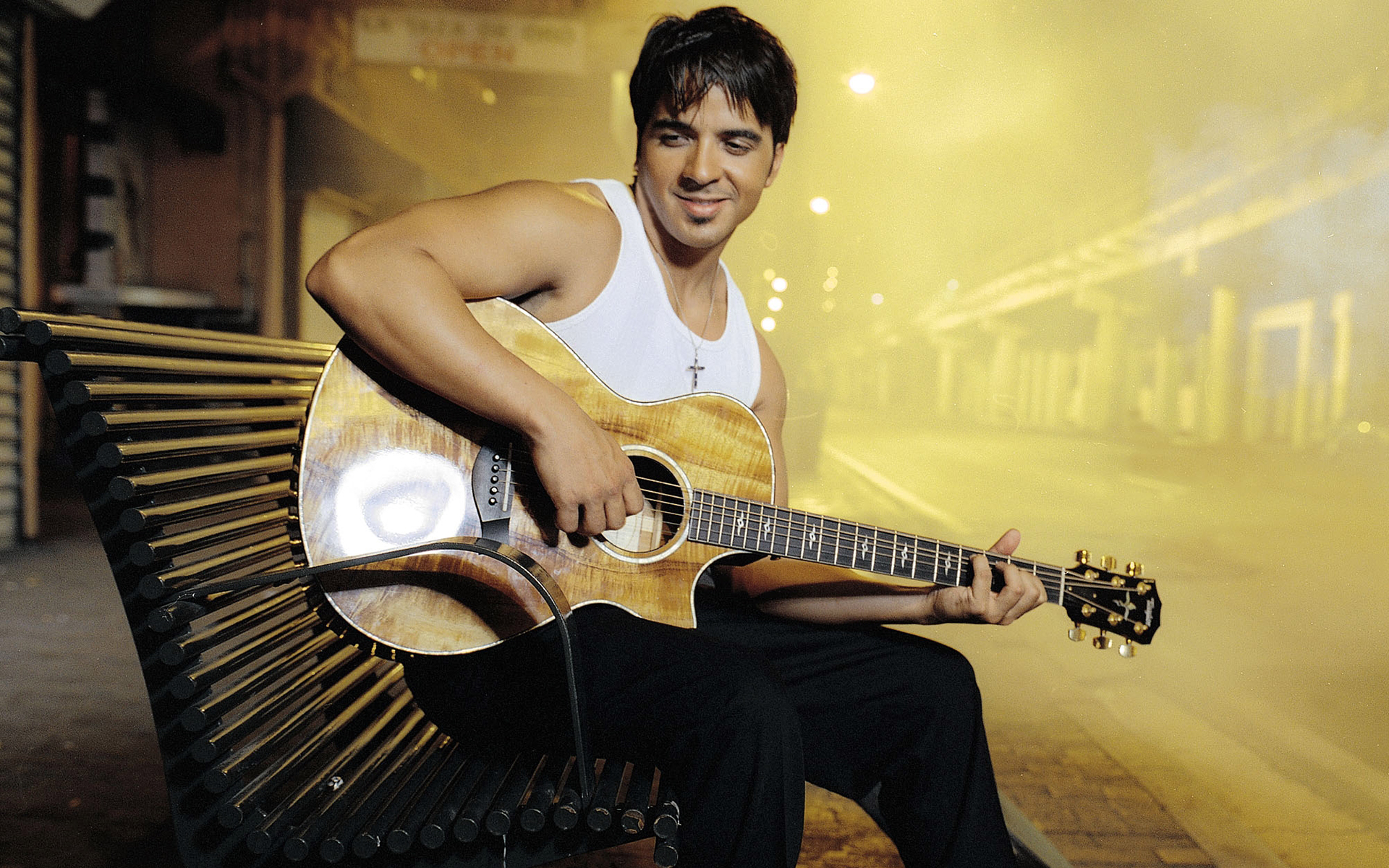 Luis Fonsi 007 Gitara