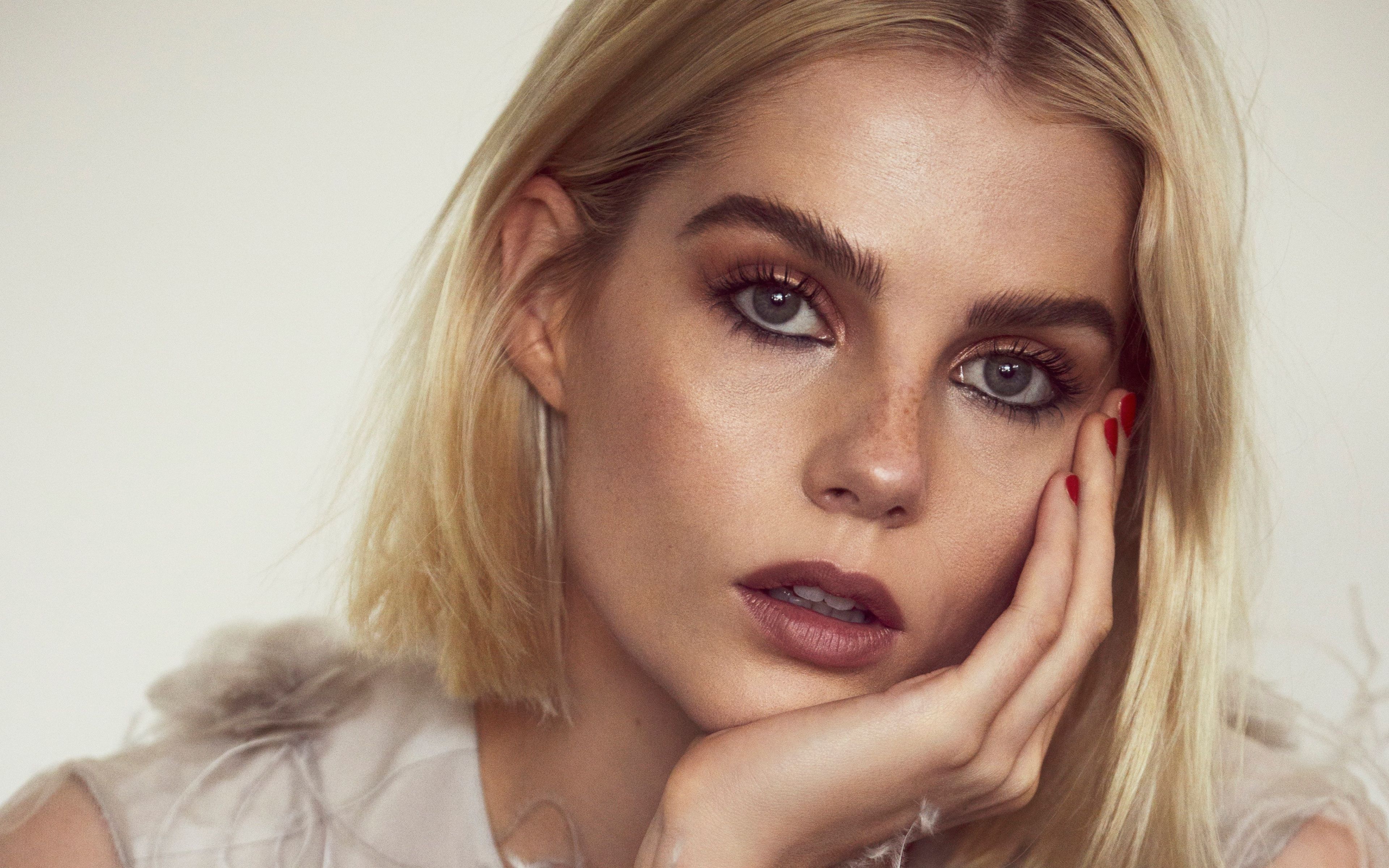 Lucy Boynton 011