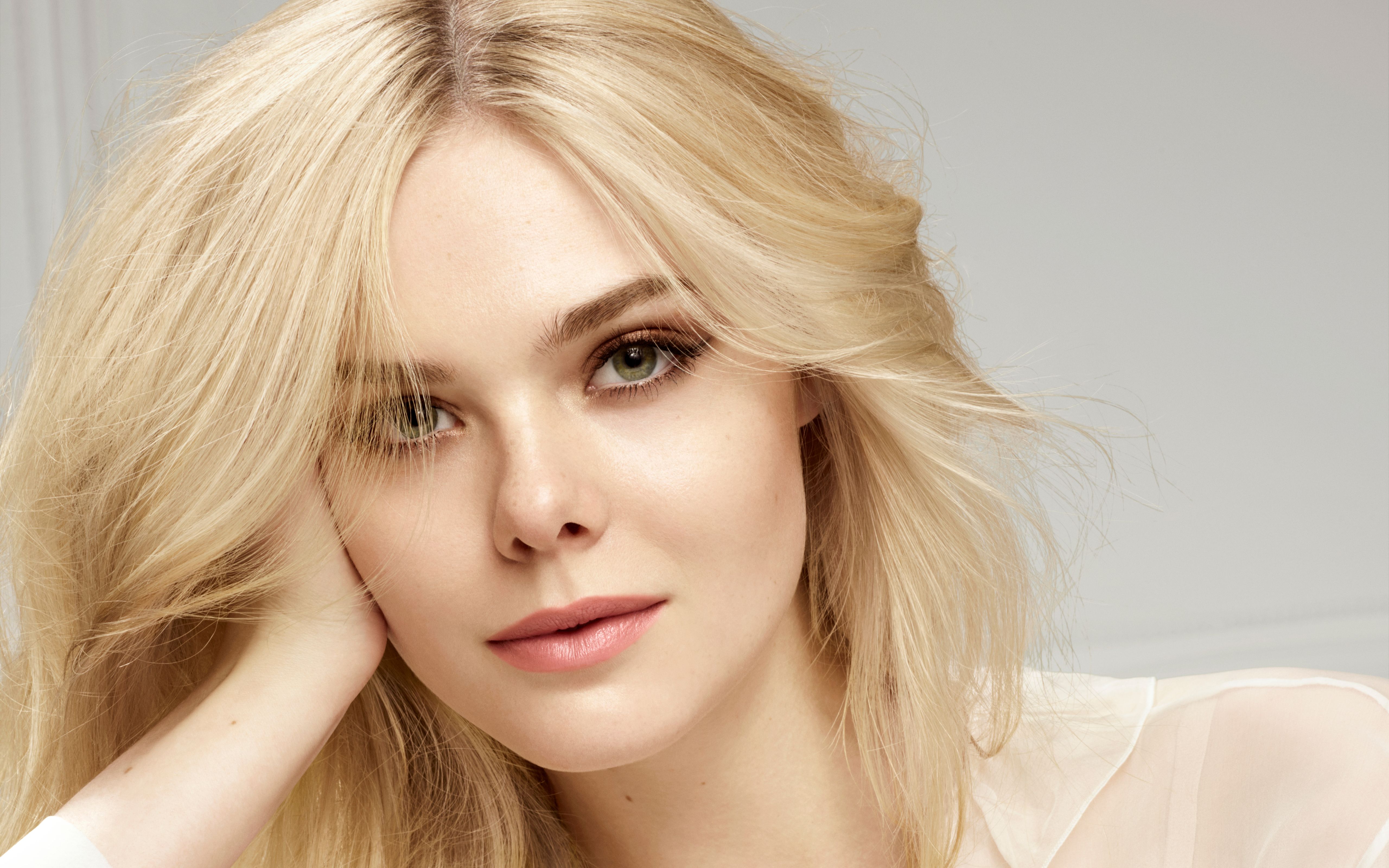 Elle Fanning 002 - Tapety na pulpit