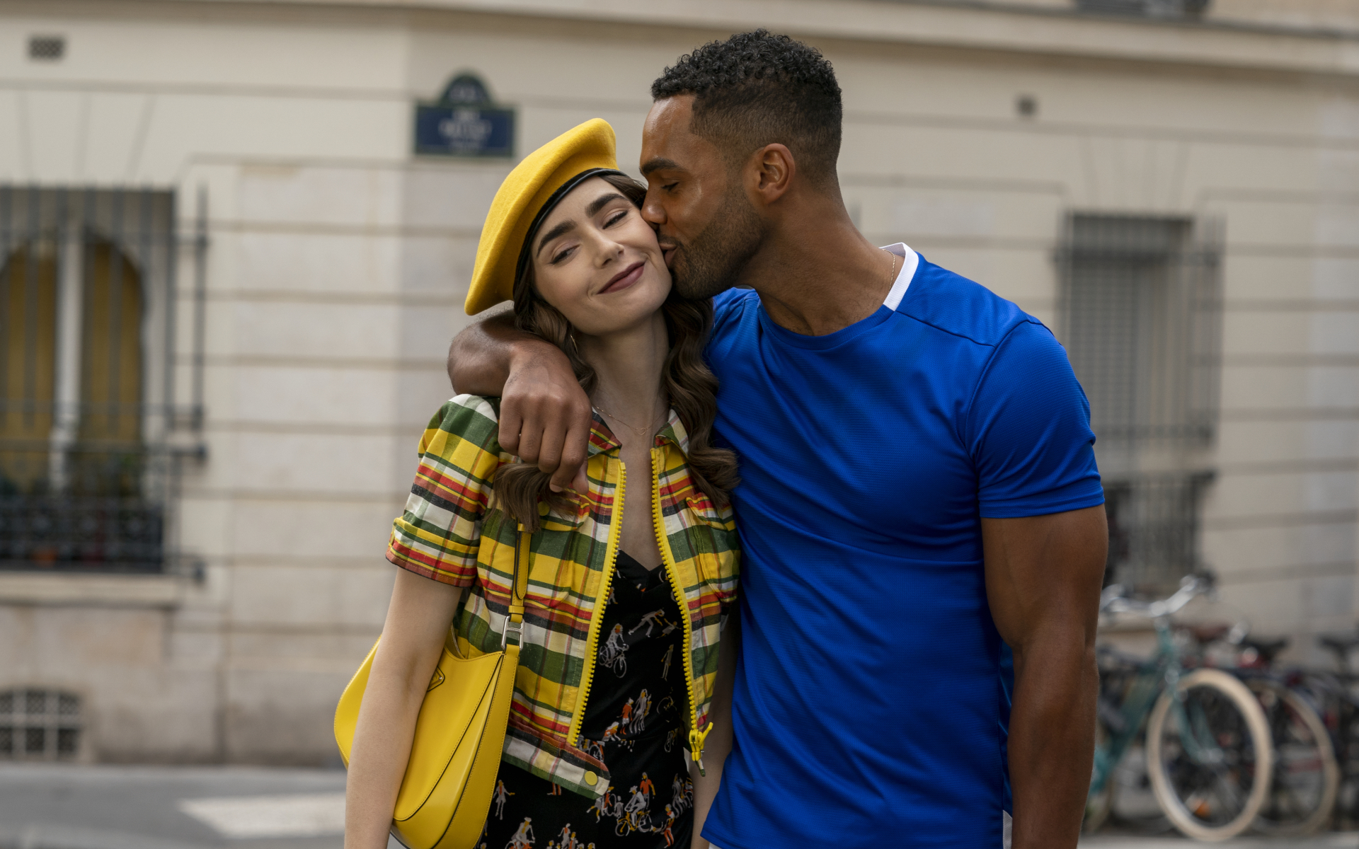 Emily w Paryzu (Emily in Paris) Serial 2020 021 Lily Collins jako Emily Cooper, Lucien Laviscount jako Alfie