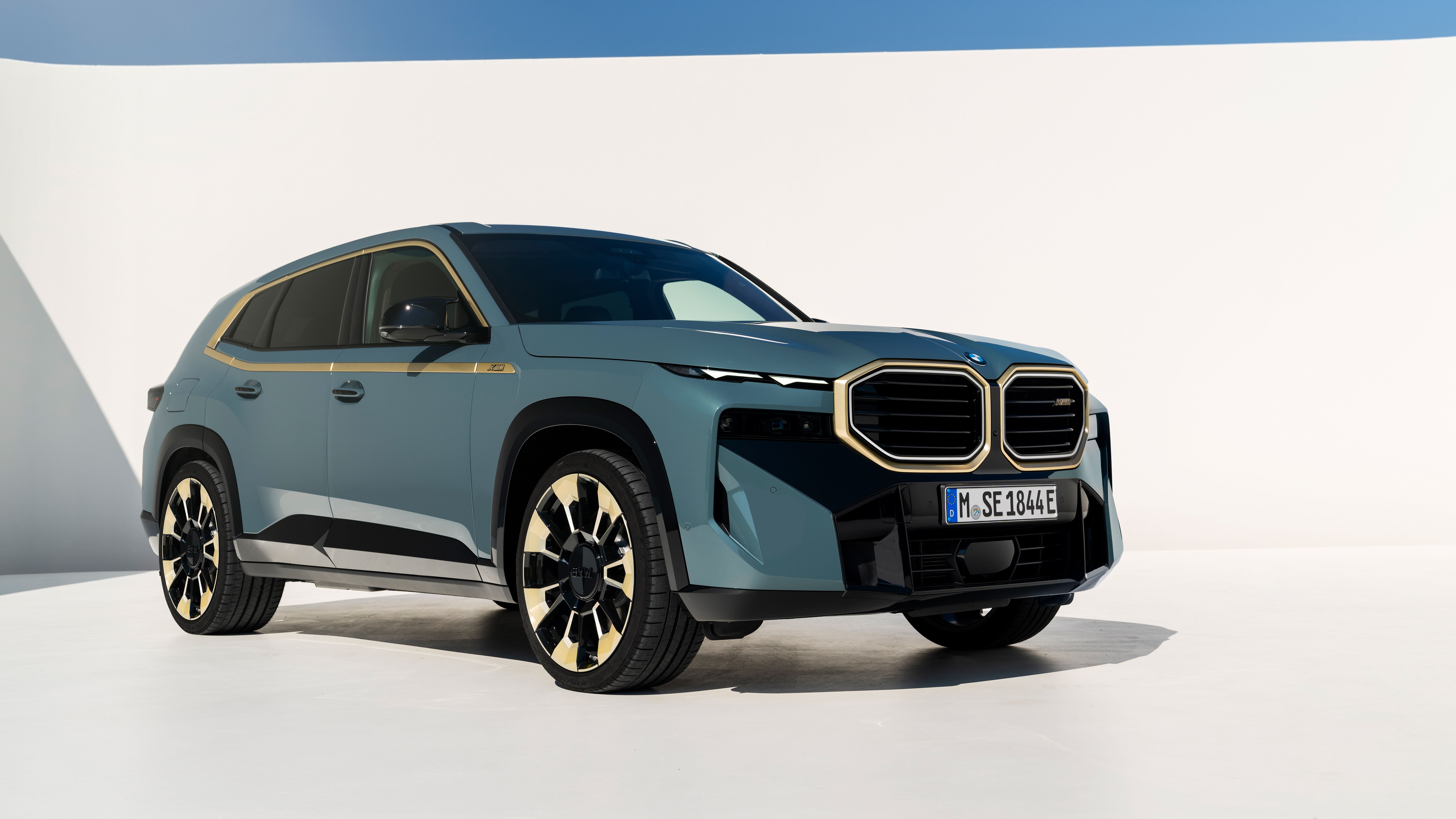 BMW XM 2023 8K 003