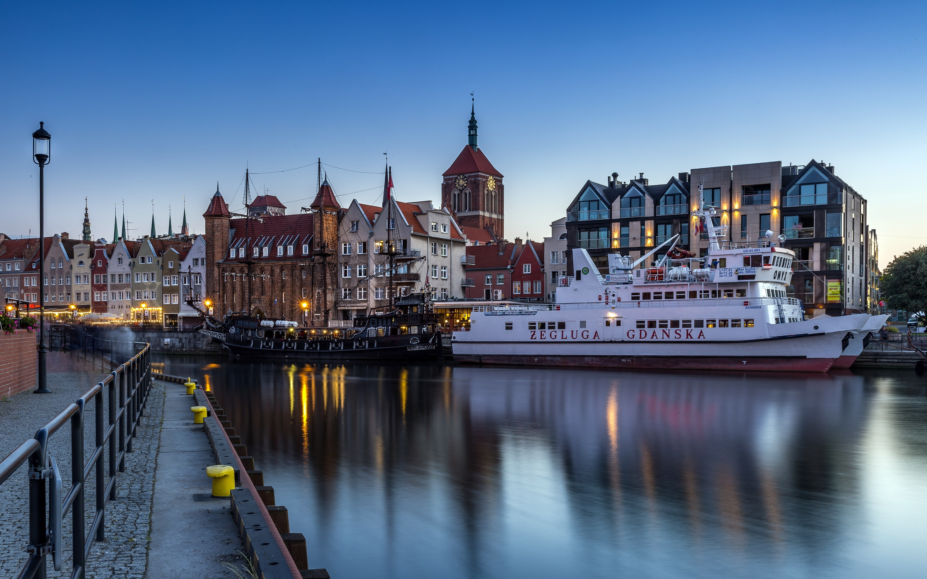 Gdansk 003 Polska, Brama Straganiarska, Port