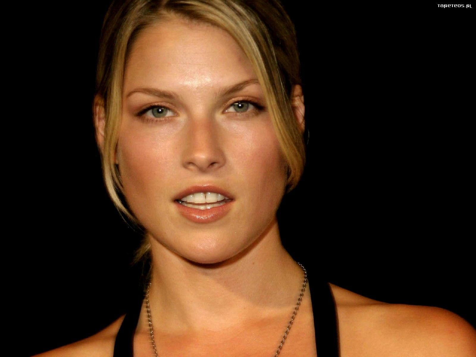 Ali Larter 08
