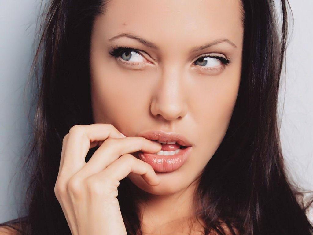 Angelina Jolie 140