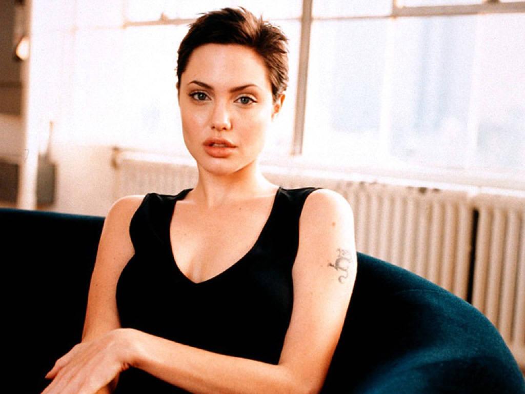 Angelina Jolie 91