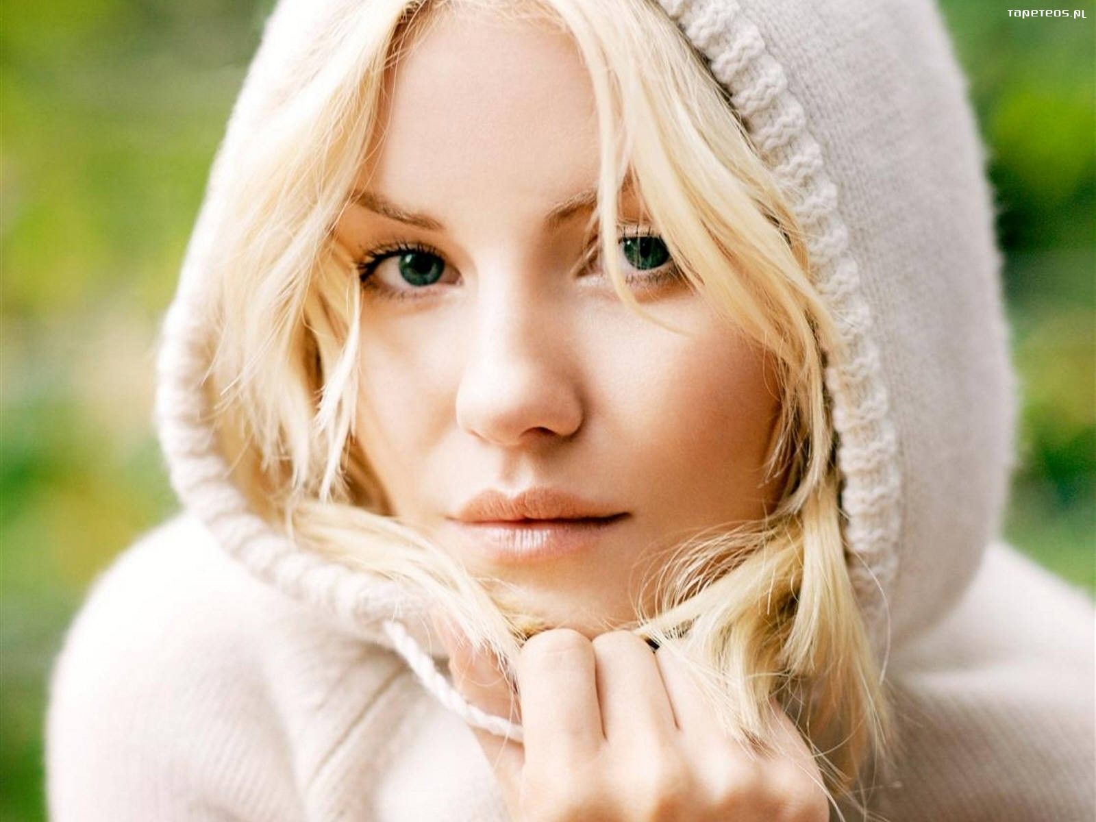 Elisha Cuthbert 13