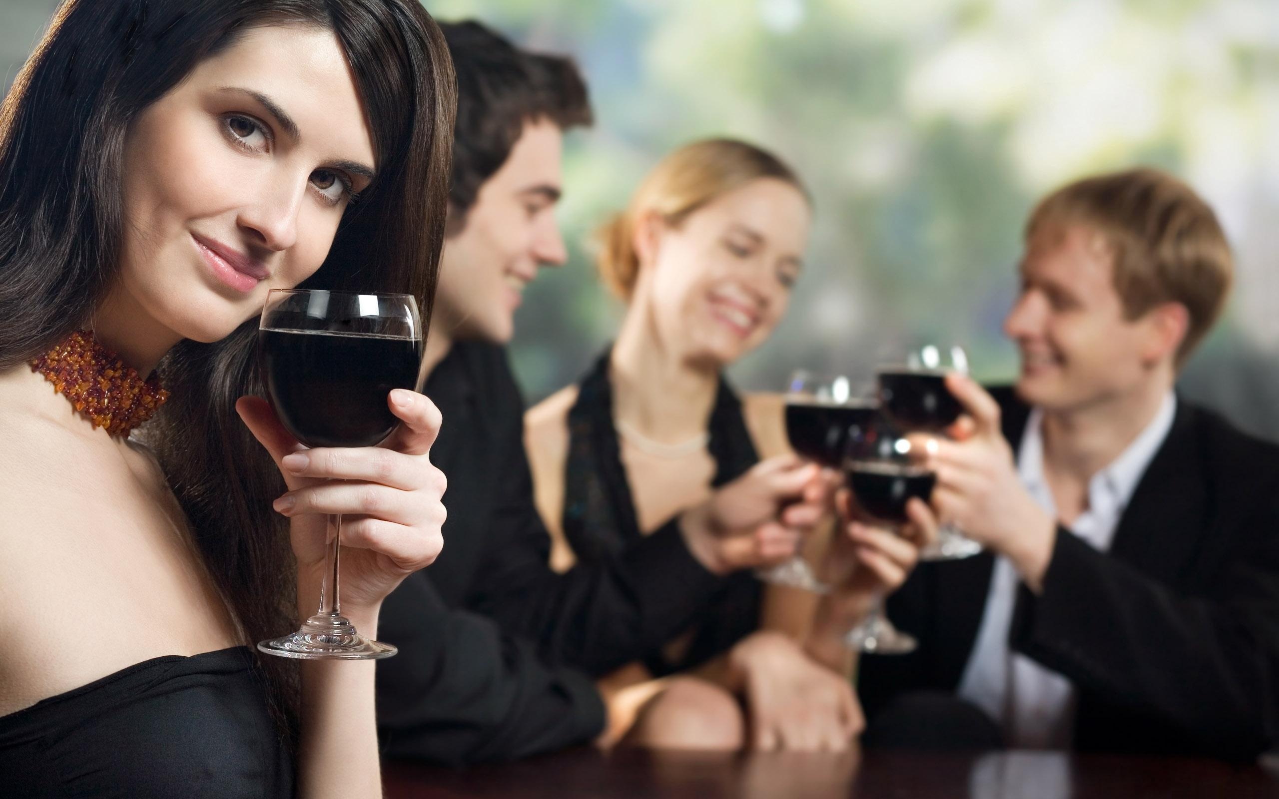 Wino 2560x1600 001 party