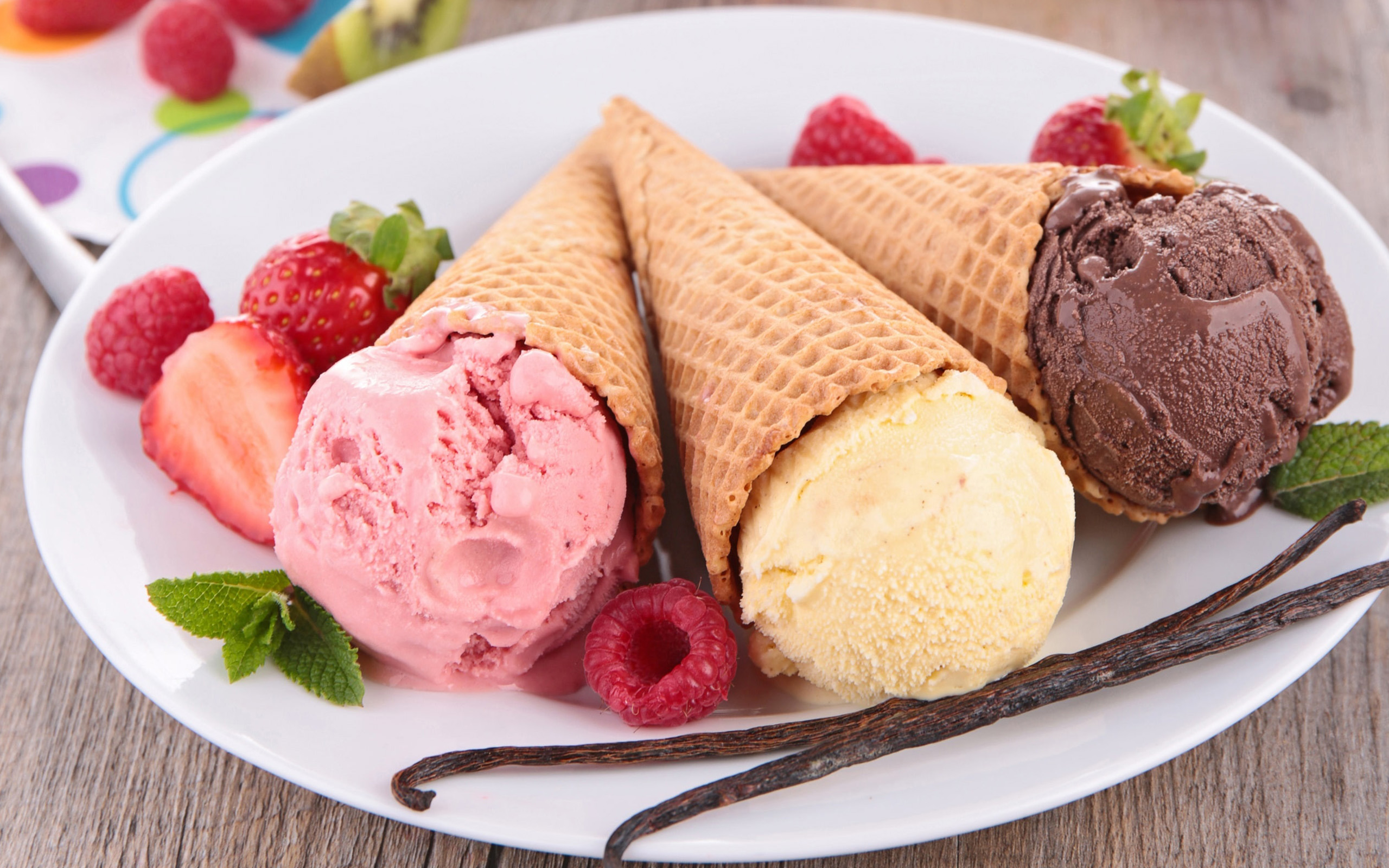 Lody 122 Ice Cream, Czekolada, Truskawki, Maliny, Mieta