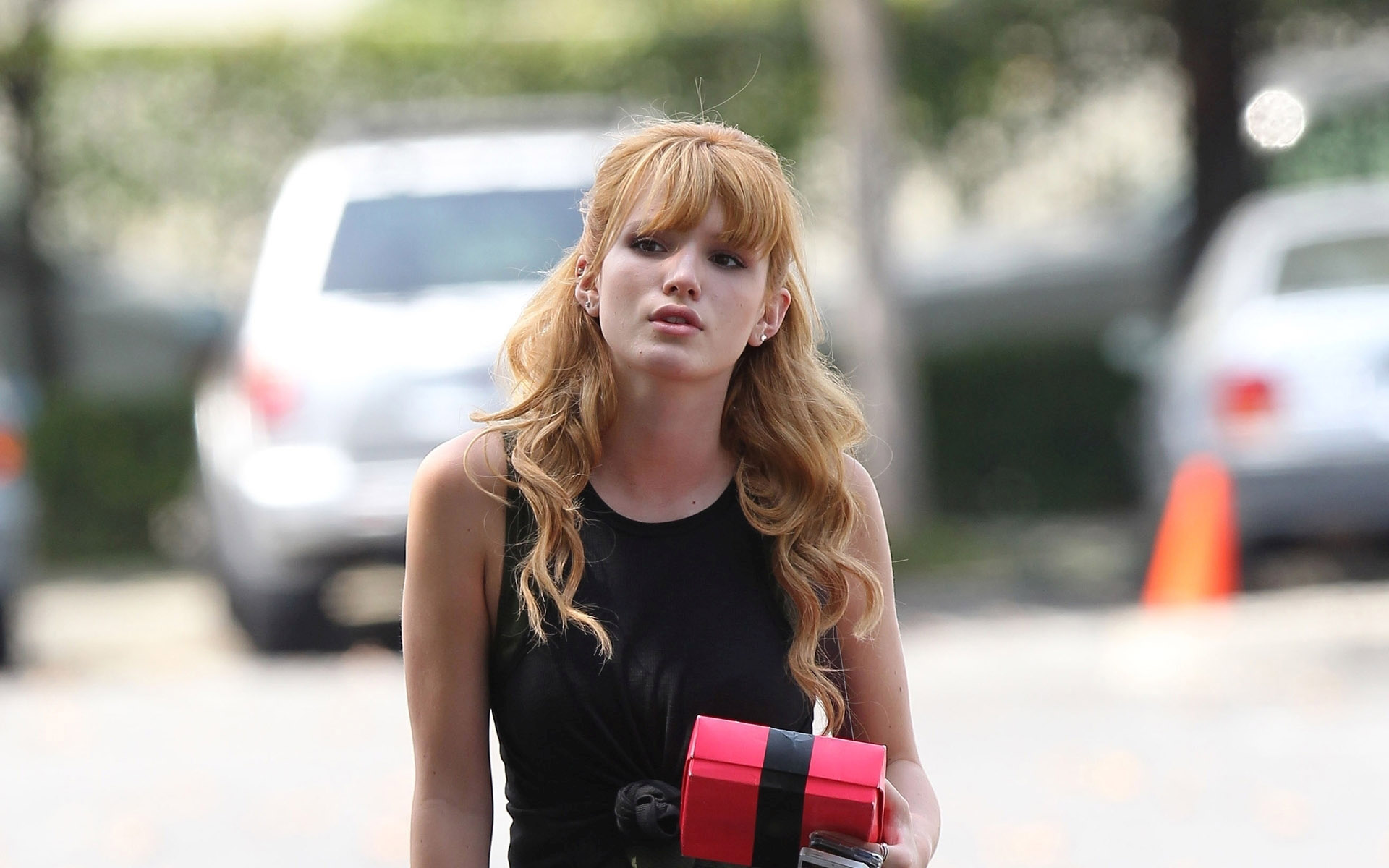 Bella Thorne 016
