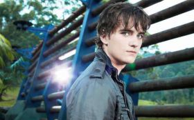 Terra Nova 013 Landon Liboiron, Josh Shannon