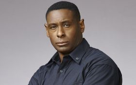 Supergirl 040 David Harewood jako Hank Henshaw, J'onn J'onzz