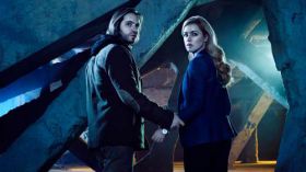 12 Monkeys 010 Aaron Stanford, James Cole, Amanda Schull, Dr Cassandra Railly