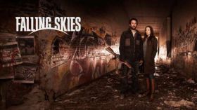 Wrogie Niebo, Falling Skies 013 Noah Wyle, Tom Mason, Moon Bloodgood, Anne Glass