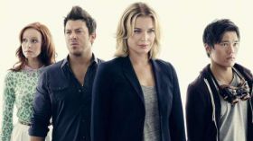 Bibliotekarze - The Librarians 004 Lindy Booth - Cassandra Cillian,Christian Kane - Jake Stone, Rebecca Romijn - Eve Baird, John Kim - Ezekiel Jones