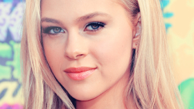 Nicola Peltz 001