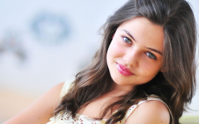 Danielle Campbell 001