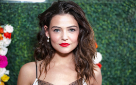 Danielle Campbell 023