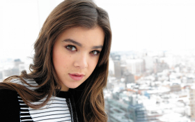 Hailee Steinfeld 022