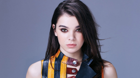 Hailee Steinfeld 025