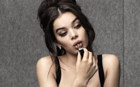 Hailee Steinfeld 054