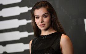 Hailee Steinfeld 071