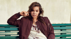 Hailee Steinfeld 080 2019