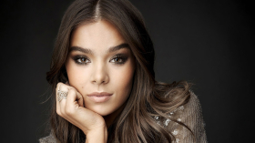 Hailee Steinfeld 087 2020