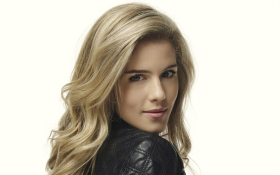 Emily Bett Rickards 002