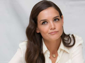 Katie Holmes 58