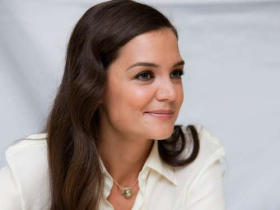 Katie Holmes 59