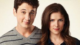 Get a Job (2016) 001 Anna Kendrick jako Jillian Stewart, Miles Teller jako Will Davis