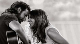 Narodziny gwiazdy (2018) A Star Is Born 002 Bradley Cooper jako Jack, Lady Gaga jako Ally