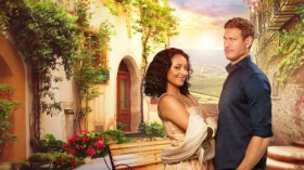 Willa milosci (2022) Love in the Villa 001 Kat Graham jako Julie, Tom Hopper jako Charlie