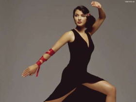 Kelly Hu 02